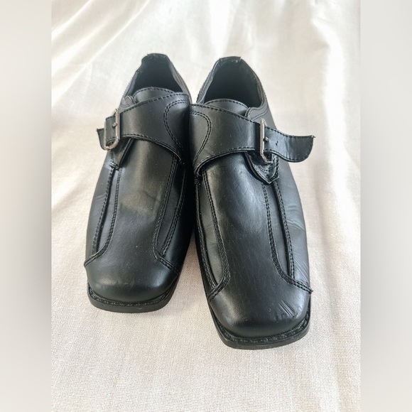 Boys Dress Shoes - Black with side buckle - Size 4 - Picture 8 of 9